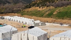 Безредици и опит за бягство в център за мигранти в Гърция край границата с България