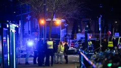 Автобус се вряза в опашка от хора в центъра на Стокхолм, има загинали и ранени (СНИМКИ)