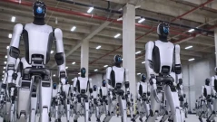 Армия от хуманоидни роботи в Китай ужаси света (ВИДЕО)