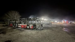 Пожар изпепели автобуси, коли и бусове в Костинброд (СНИМКИ)