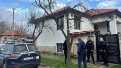 ПЪРВИ КАДРИ: Жандармерията нахлу в домовете на Ивелин Михайлов и Пламен Кънчев