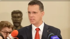 Румънският министър на отбраната подаде оставка, излъгал за образованието си