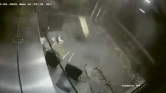 Кола се вряза в заведение във Враца, има пострадали (ВИДЕО)