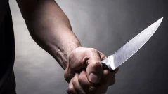 Прокуратурата обвини и задържа мъж, заплашил с нож длъжностно лице