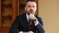 Умно-красивите се катерят по гърба на хората от протеста към следващата Сглобка