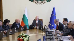 Изтеглят бюджета, но не пускат властта (Обзор)