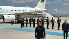 Самолетът на Зеленски почти се сблъска с четири дрона, съобщават ирландски медии