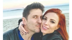 Асен Блатечки е гол на сцената