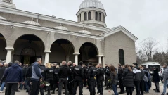 Стотици близки и колеги казаха последно сбогом на полицай Георги Каменов