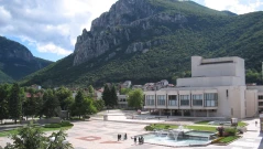 Протест с искане за оставка на властта и контрапротест в защита на кмета на Враца