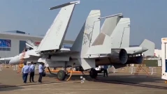 Китай изстреля изтребител на стойност 70 милиона долара от самолетеносач