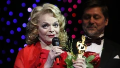 Как поп дива на Путин предизвика национален скандал в Русия