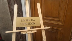 Делян Пеевски покани журналисти в кабинета си, показа снимки с ПП-ДБ (ВИДЕО)