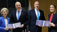 Росен Желязков показа българските евромонети на Фон дер Лайен и Мецола