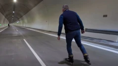 Роберт Фицо провери на кънки качеството на асфалта на дълго чакан магистрален тунел (ВИДЕО)