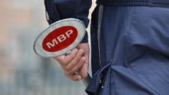 Мъж открадна кола и се заби в оградата на детска градина