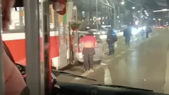 Преди минути! Трамвай помете кола с дете в София