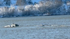 Баржа с над 1100 тона химически торове потъна в Дунав край Свищов