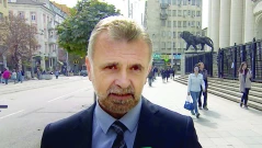 Бандит с качулка преби адвокат с железен прът (Обзор)