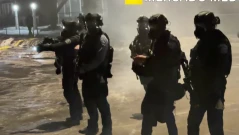 Агент на ICE простреля мъж от Венецуела, очевидци атакуваха федералния агент с лопати за сняг (ВИДЕО)