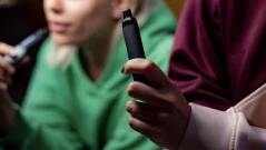 Енергийна напитка и вейп пратиха ученик в болница