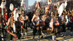 „Сурва“ 2026 започна: 100-годишните традиции оживяват на улиците на Перник