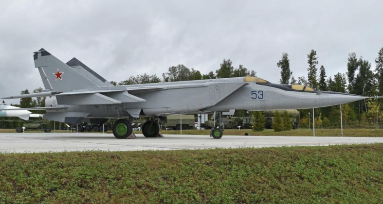 Predator и МиГ 25 са проектирани с разлика от над