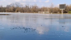 Гребният канал в Пловдив замръзна