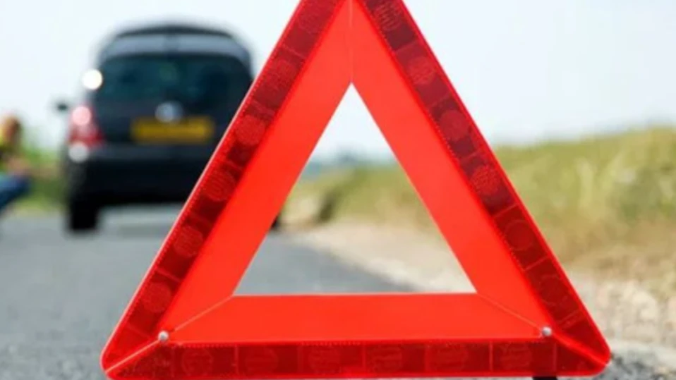 Бургазлийка е блъснала аварирал лек автомобил Рено Меган Колата била