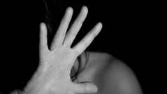 "Ще те залея с киселина, ще те очистя“: Мъж заплаши жена си с убийство в столичен мол