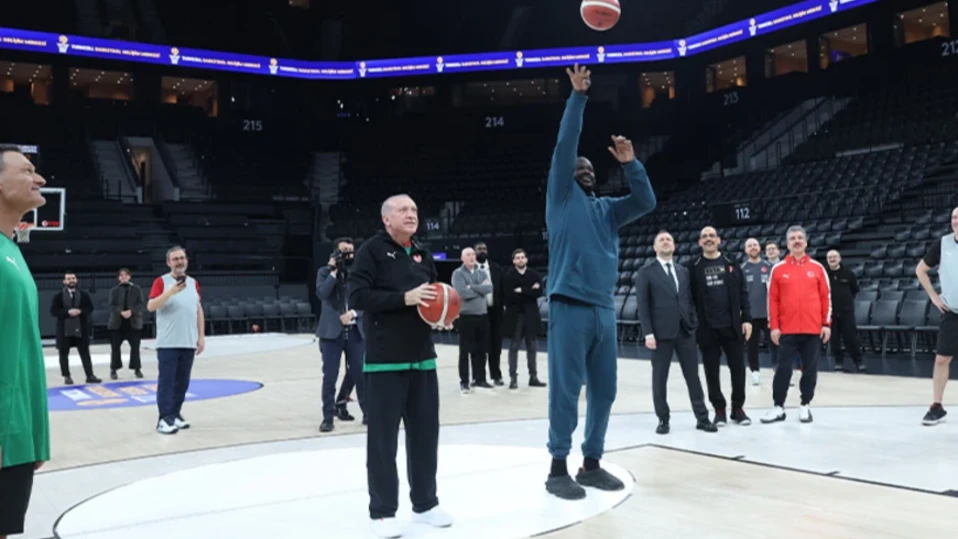 Турският президент игра баскетбол с легендата на НБА Шакил О