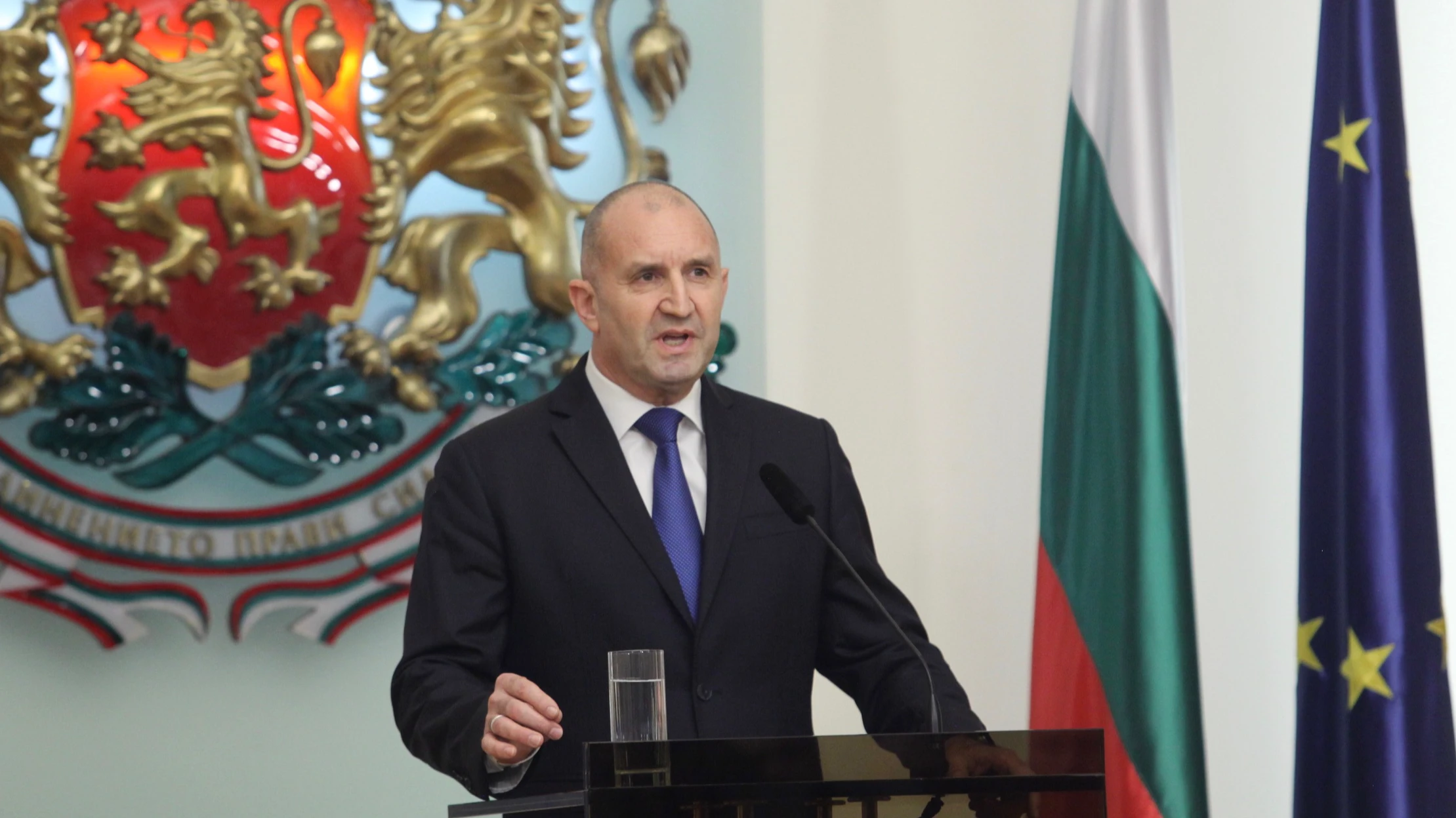 Президентът на България Румен Радев обрисува мрачна картина на българската