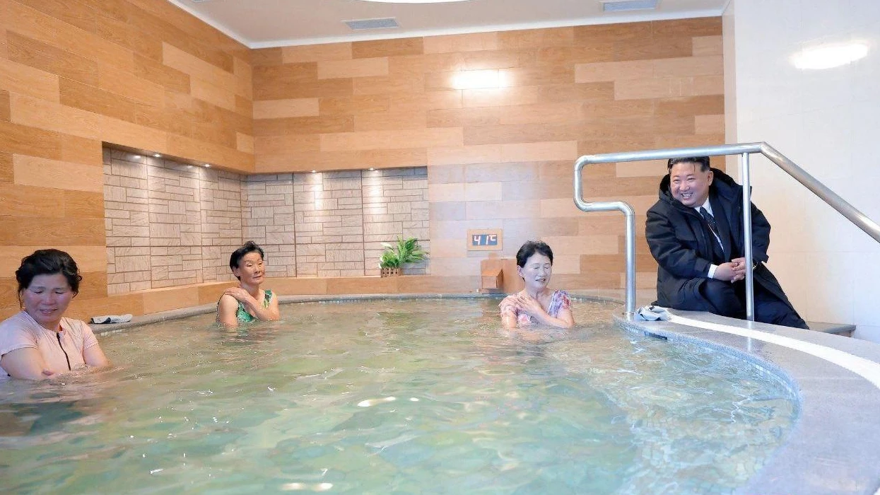 Лидeрът на Северна Корея Ким Чен Ун посети баня влезе