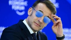 Визията на Макрон от "Топ Гън" изстреля акциите на производител. Колко струват авиаторските очила на президента?