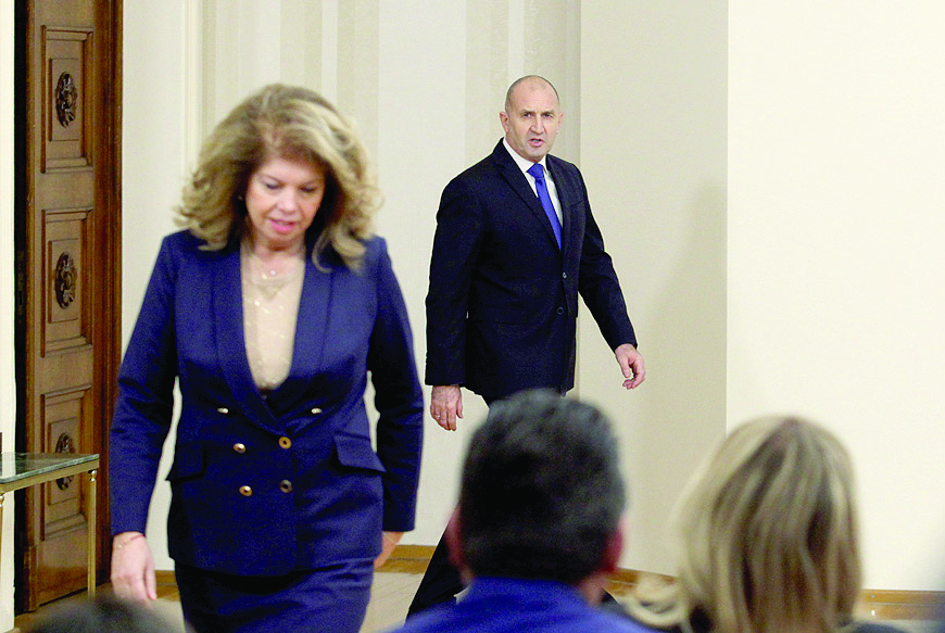 Конституционалисти спорят трябва ли Илияна Йотова да положи клетваПрезидентът Румен