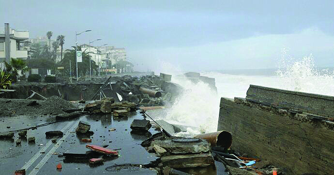 Помлени са стотици километри брегове щетите надхвърлят 1 млрд евро16