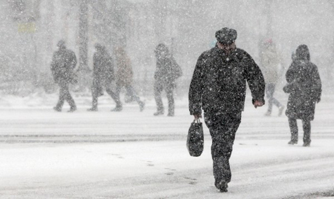 През следващите дни се очакват обилни снеговалежи поледици и рязко