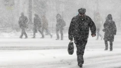 МВнР с предупреждение: Очаквайте отмяна на полети и блокирани летища заради снеговалежите в САЩ