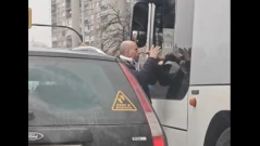 Шофьор ударя и хапа водач от градския транспорт в София