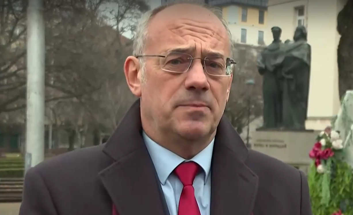 Решението на Конституционния съд за приемане на тази оставка беше