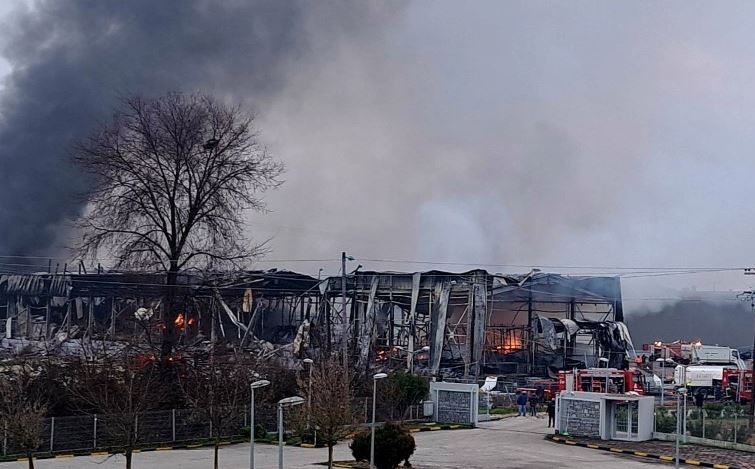 В момента на експлозията в завода са се намирали десетина