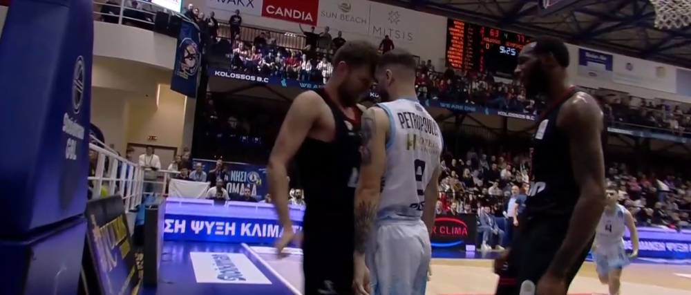 Играчът на баскетболния Колосос Родос Андреас Петропулос се оплака че
