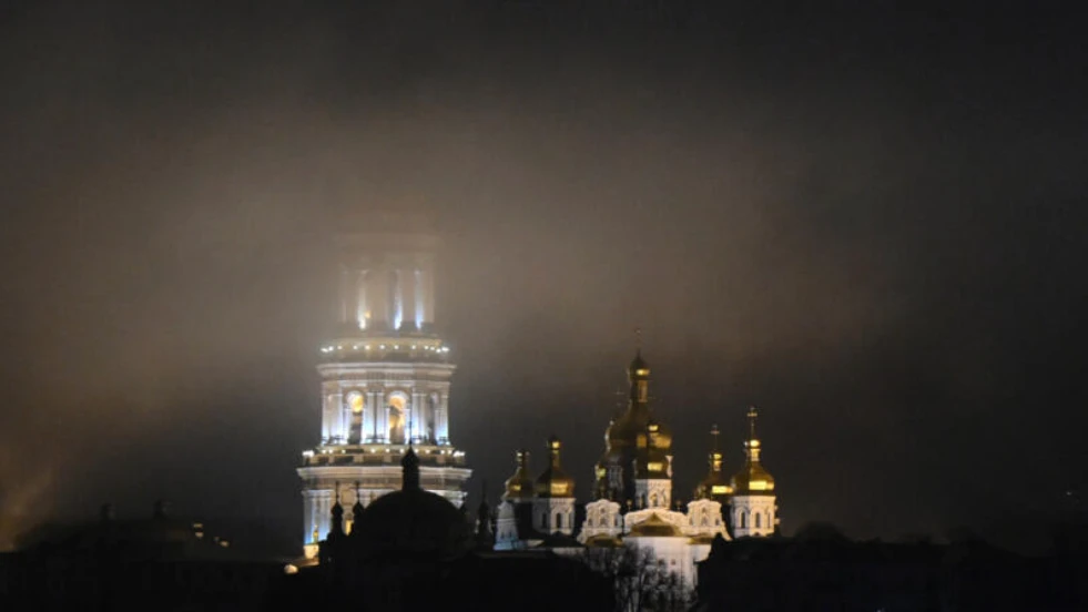 Руски удар с дрон и ракети нанесе щети върху части