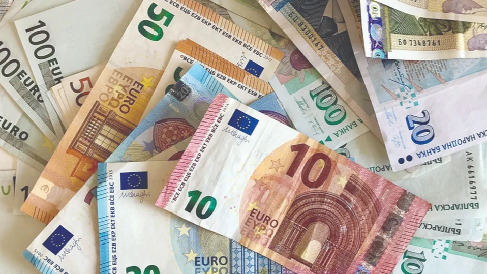 Измамници изпращат фалшиви имейли и SMS иТърговски банки в България