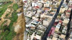 "Целият хълм се срутва": Критична ситуация в Италия, активно свлачище ще погълне домове