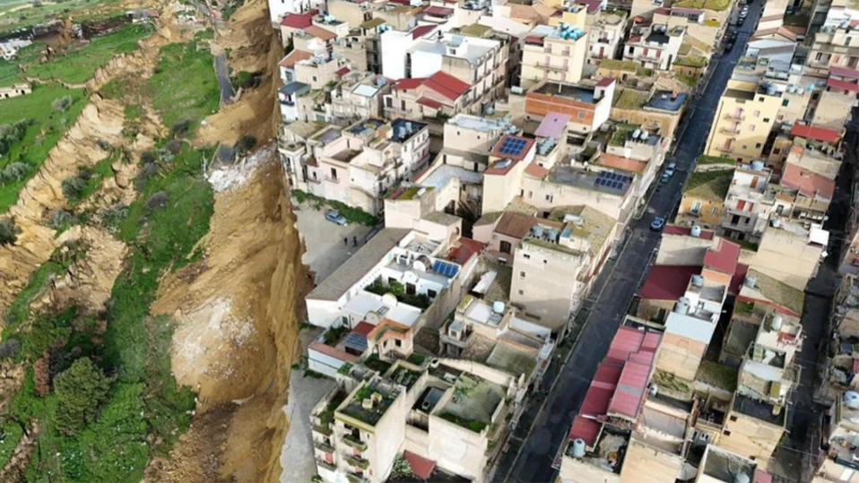 Свлачището в Нишеми продължава 1500 души са разселени домовете в