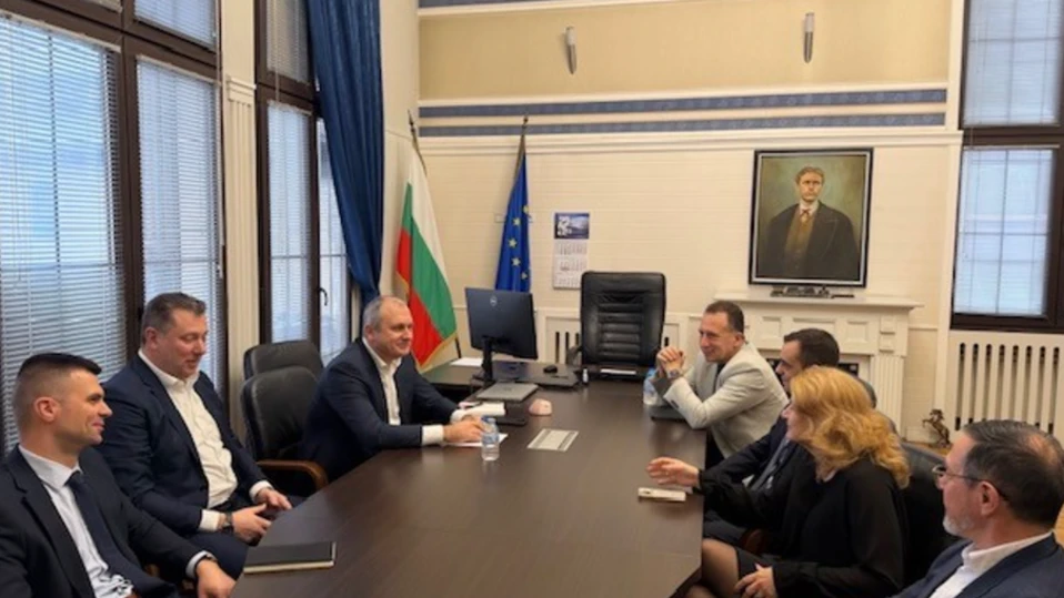 Министърът на електронното управление Валентин Мундров проведе работна среща с