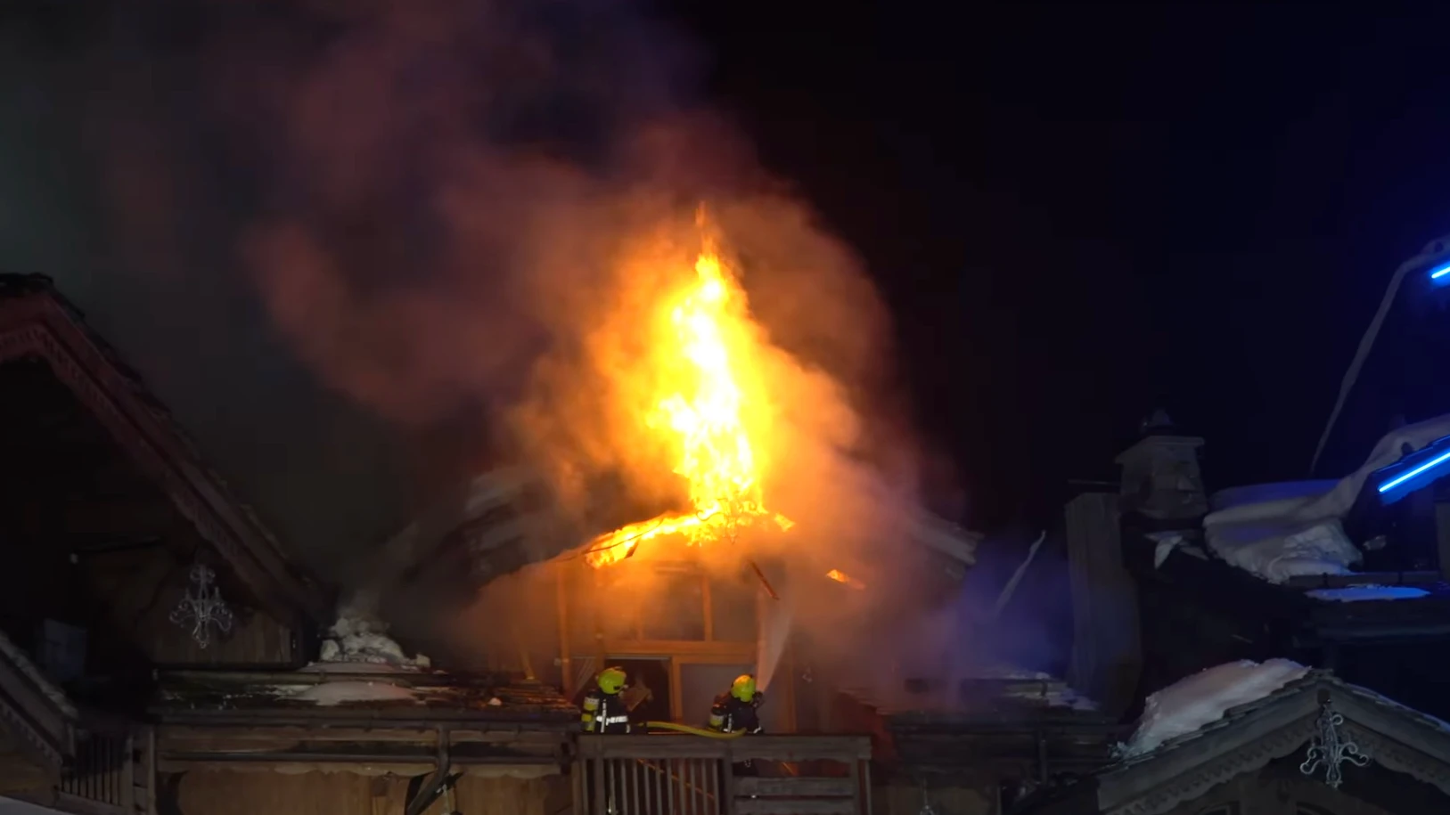 Пожар пламна в петзвезден хотел в ски курорта Куршавел във