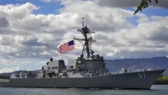 Напрежението около Иран се покачва, в района има поне 10 американски кораба
