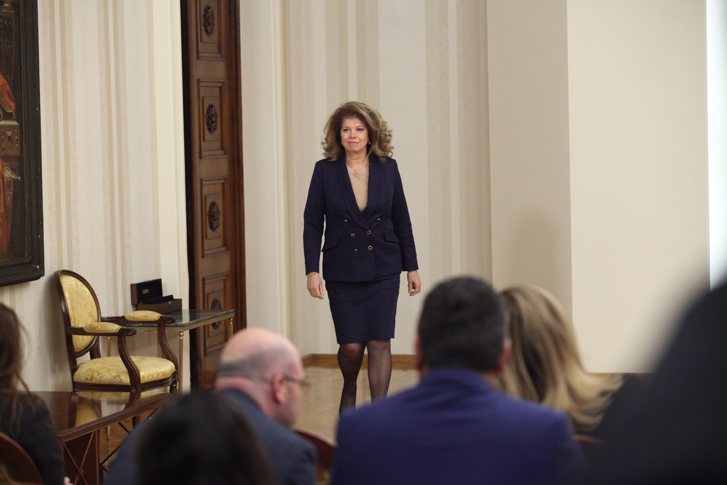 На истинско изпитание е подложена първата жена президент на България